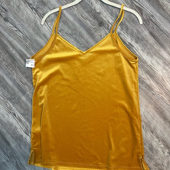 ✨ Golden Velvet Tank - Picture 1 of 4